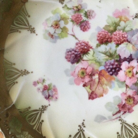 Vintage antique Leuchtenburg Germany porcelain plate gold scalloped berry floral - Picture 6 of 10